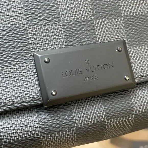 LOUIS VUITTONโDamier Graphite District PM Shoulder Crossbody Bag ๐ผ - Picture 7 of 17
